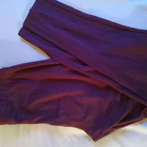 Forever 21 Pants - FOREVER 21 maroon leggings. Great condition with little sign of wear.
